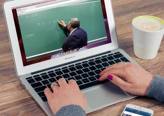 The Latest Trends in Online Learning